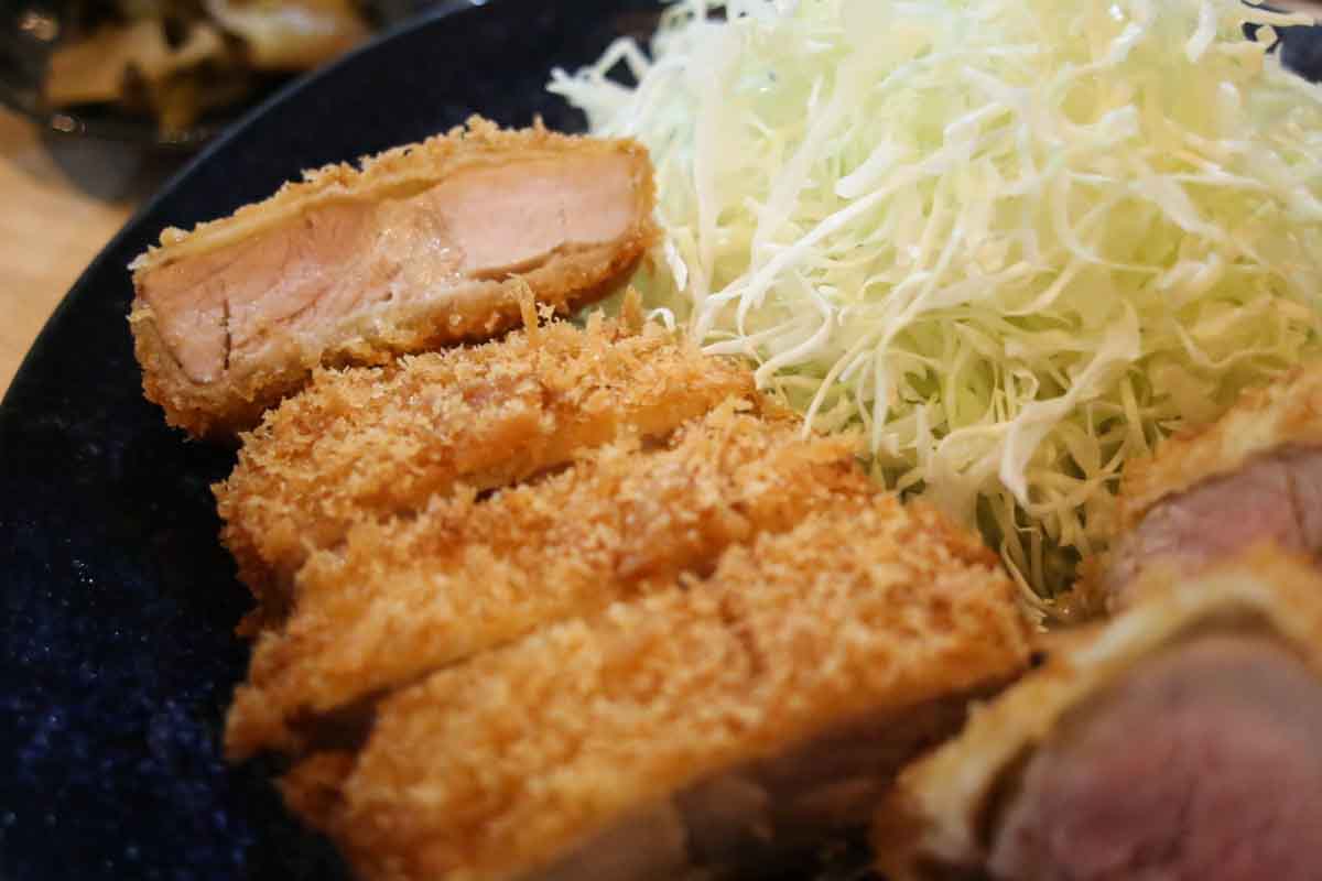 ロースカツ・ヒレカツは分厚いのにやわらか！やんばる島豚あぐーのしゃぶしゃぶはご褒美ランチにぴったり！「夏めく」で県産豚の魅力を堪能しよう（那覇市）