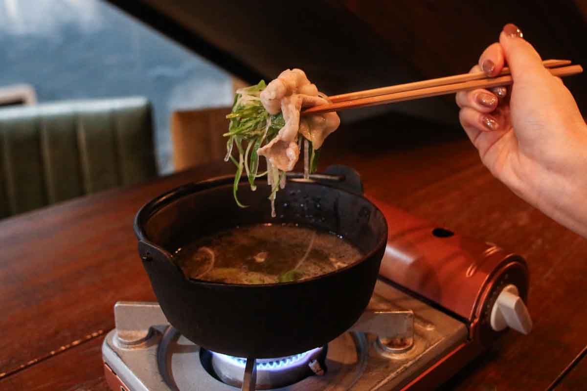 ロースカツ・ヒレカツは分厚いのにやわらか！やんばる島豚あぐーのしゃぶしゃぶはご褒美ランチにぴったり！「夏めく」で県産豚の魅力を堪能しよう（那覇市）