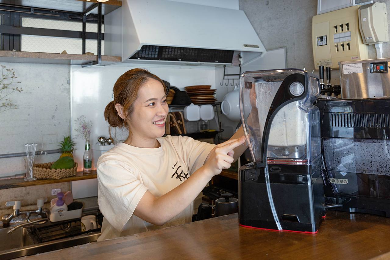 沖縄の恵みを1杯に。「首里Cafe Roots」のジュースでホッとする癒しの時間（那覇市）