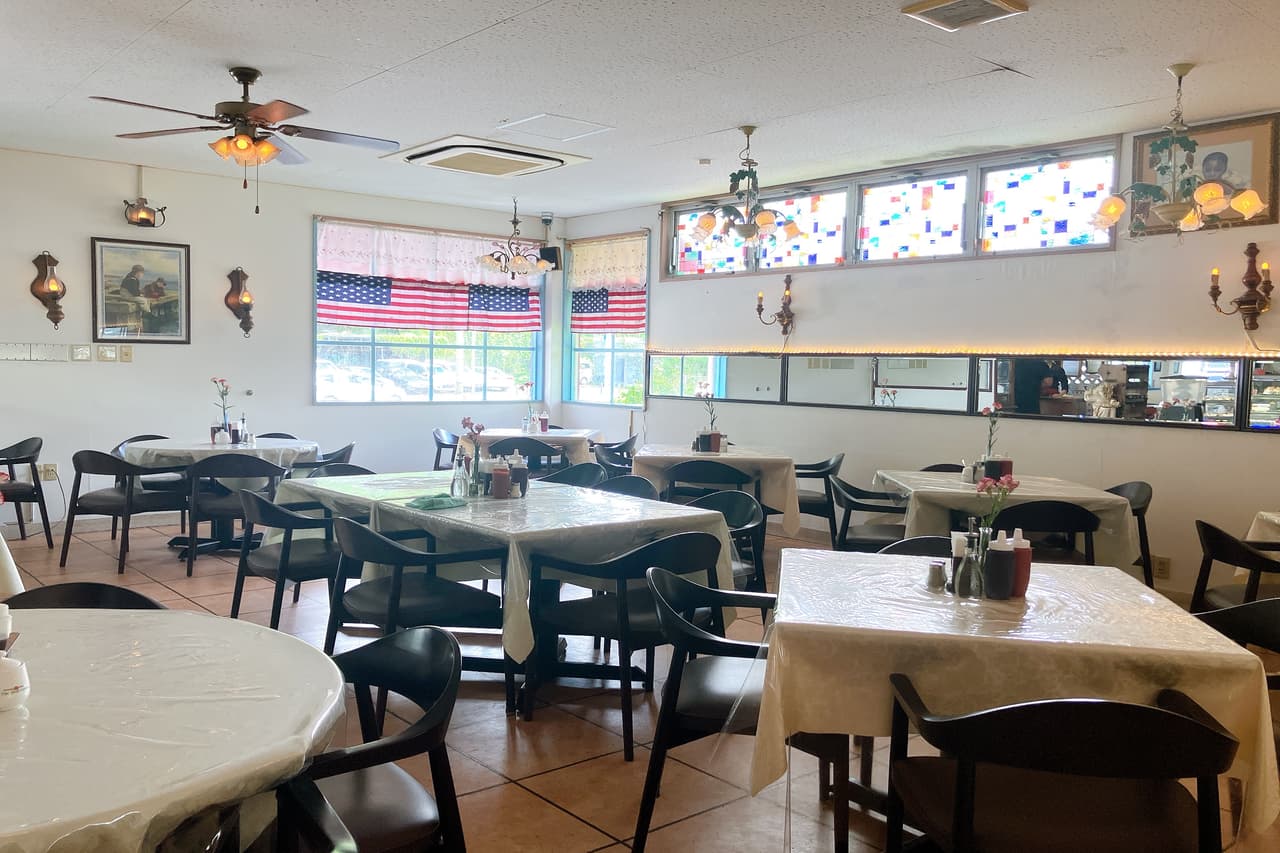 沖縄で大人気のアメリカンダイナー「Rose Garden（ローズガーデン）本店」のボリュームたっぷりモーニング！（北中城村）