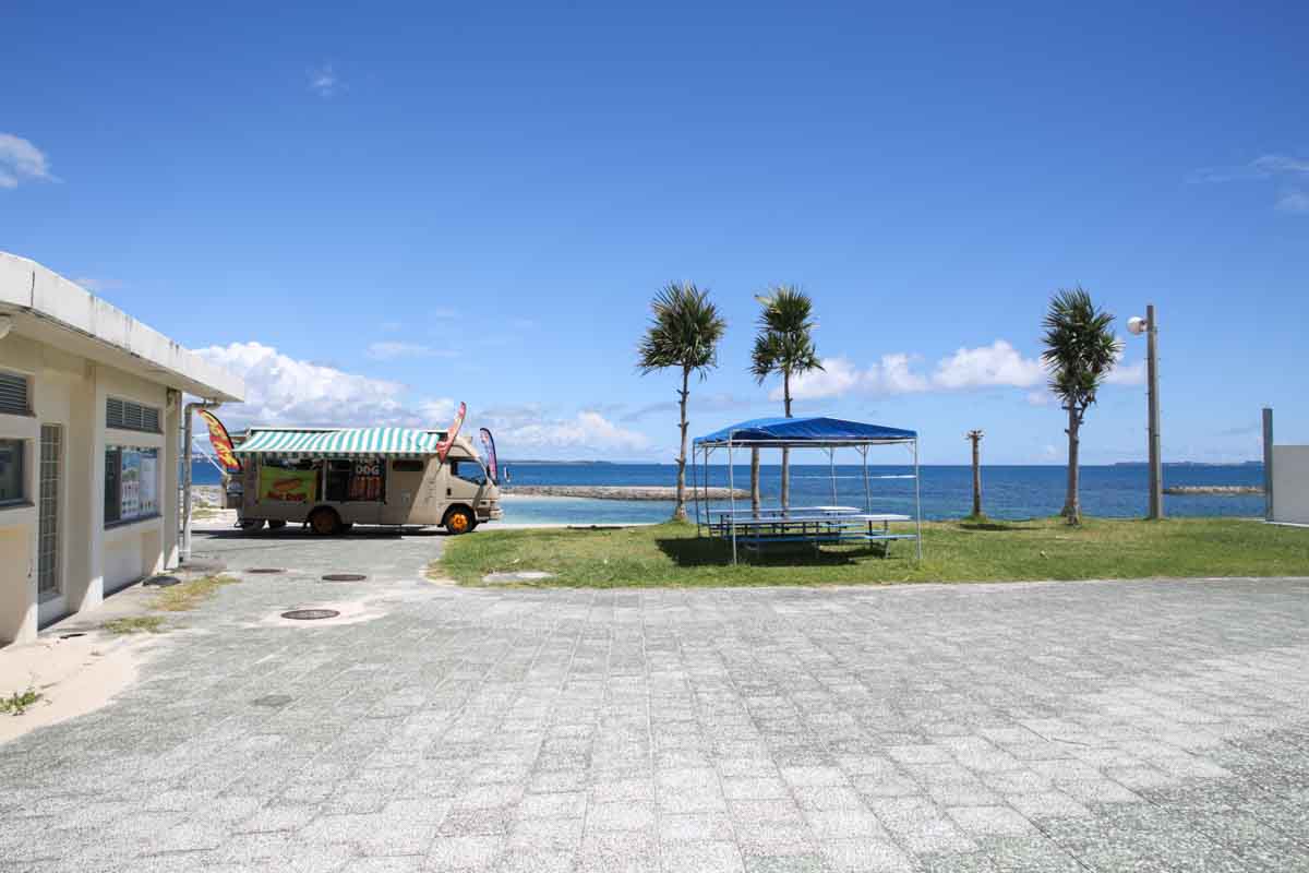 手ぶらでBBQもOK！家族であんしんして楽しめる地元民にも人気の「宇堅ビーチ」（うるま市）