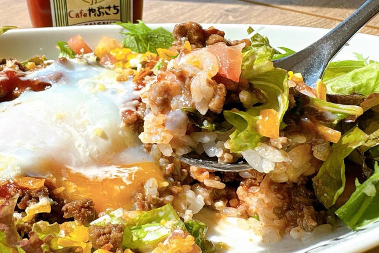 神話の地で味わう「Cafeやぶさち」の完全予約制モーニング(南城市)