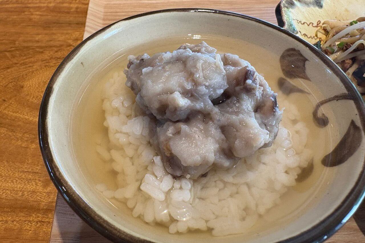 旅と食が交わる「みやんち」でいただく魚介ダシが香る沖縄そば（沖縄市）