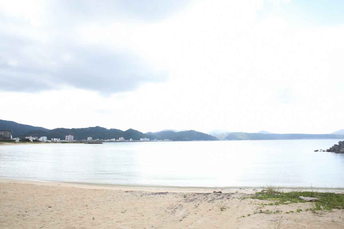 地元民の憩いの場！「21世紀の森ビーチ」の基本情報と施設情報を徹底解説（名護市）