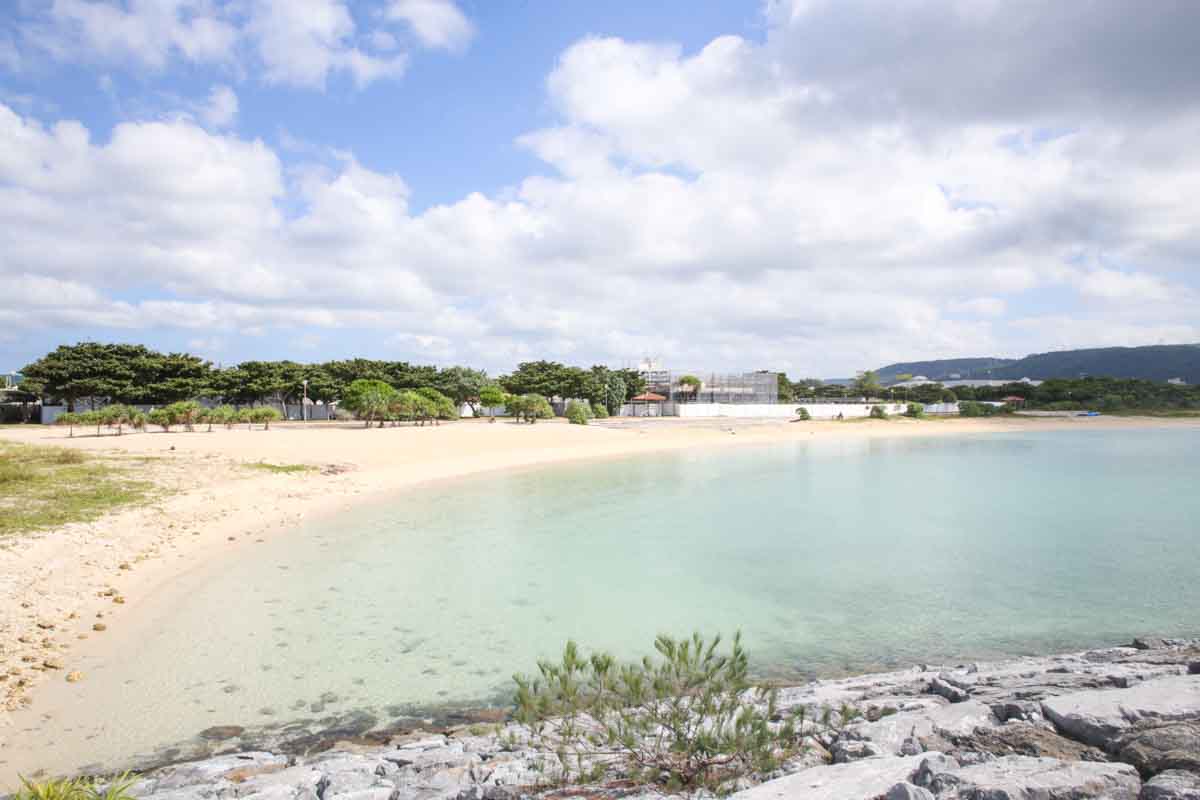 地元民の憩いの場！「21世紀の森ビーチ」の基本情報と施設情報を徹底解説（名護市）
