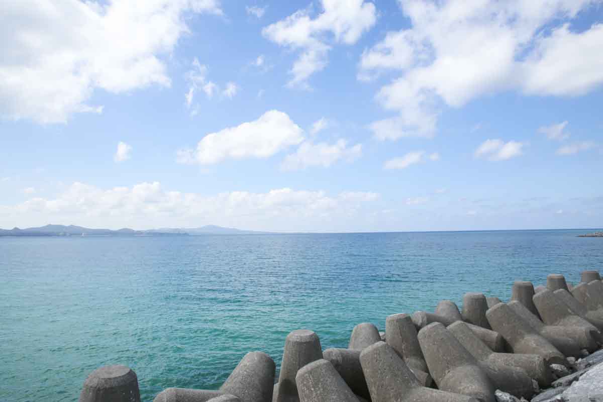 地元民の憩いの場！「21世紀の森ビーチ」の基本情報と施設情報を徹底解説（名護市）