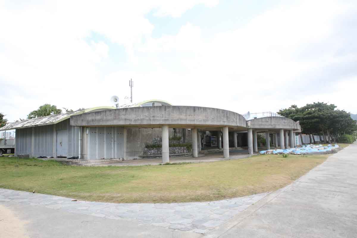 地元民の憩いの場！「21世紀の森ビーチ」の基本情報と施設情報を徹底解説（名護市）