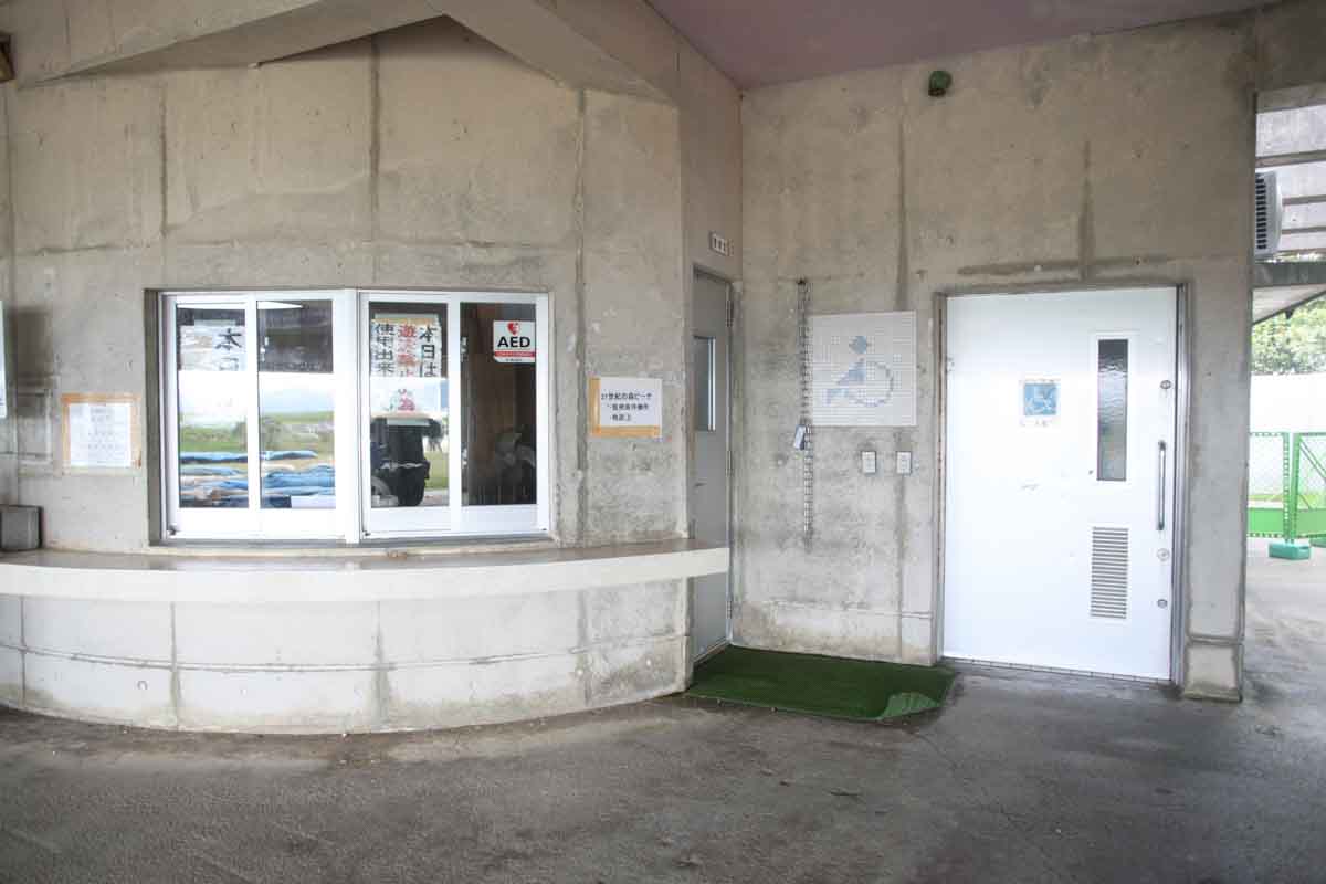 地元民の憩いの場！「21世紀の森ビーチ」の基本情報と施設情報を徹底解説（名護市）