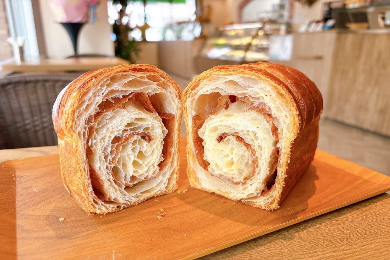 創業95年、受け継がれる甘い伝統・四代続く「パティスリーAKAHIRO（アカヒロ）佐敷店」が紡いだ、笑顔の輪（南城市）