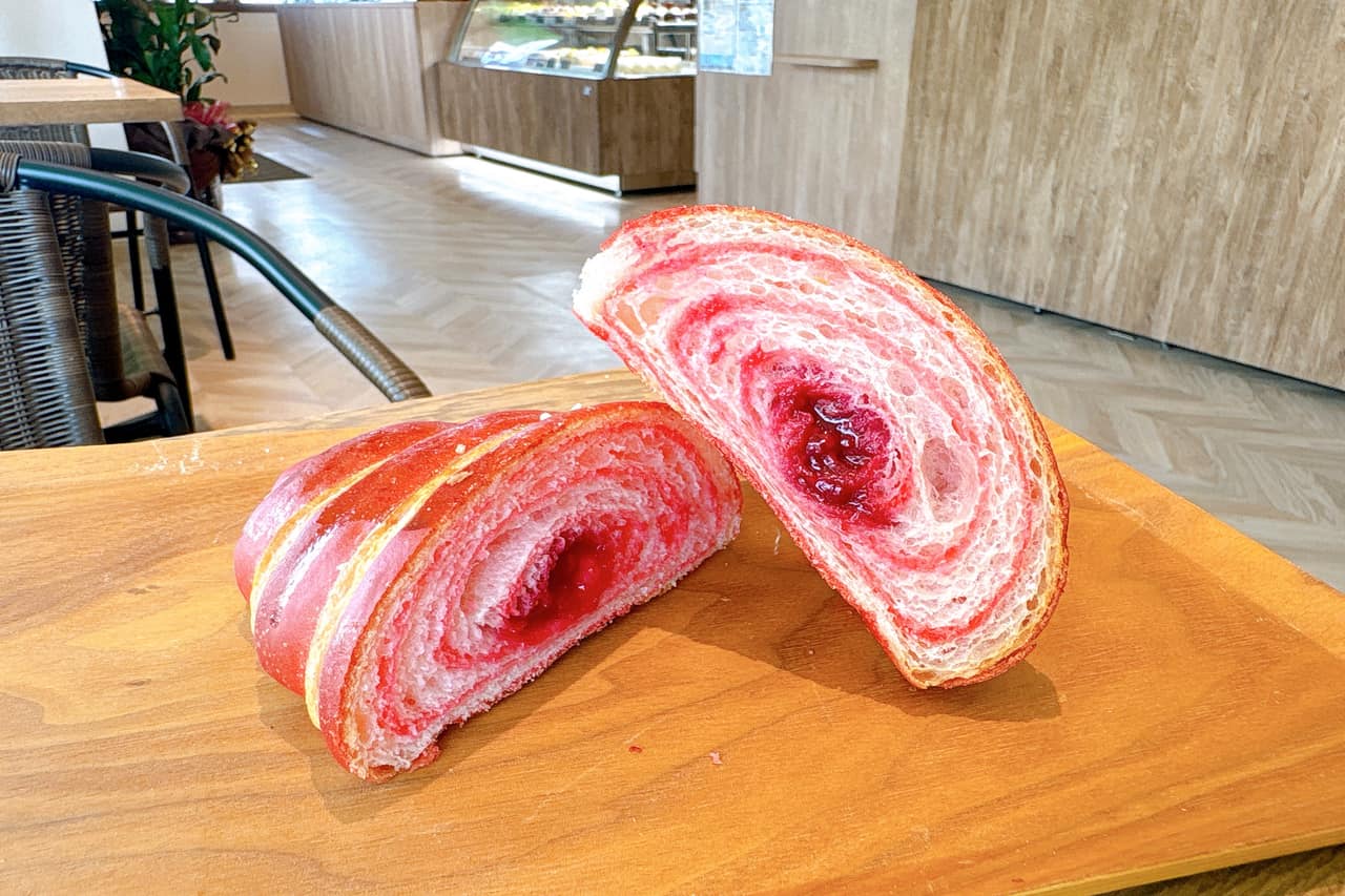 創業95年、受け継がれる甘い伝統・四代続く「パティスリーAKAHIRO（アカヒロ）佐敷店」が紡いだ、笑顔の輪（南城市）