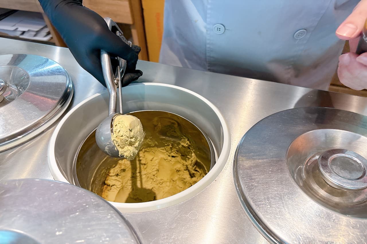 創業95年、受け継がれる甘い伝統・四代続く「パティスリーAKAHIRO（アカヒロ）佐敷店」が紡いだ、笑顔の輪（南城市）