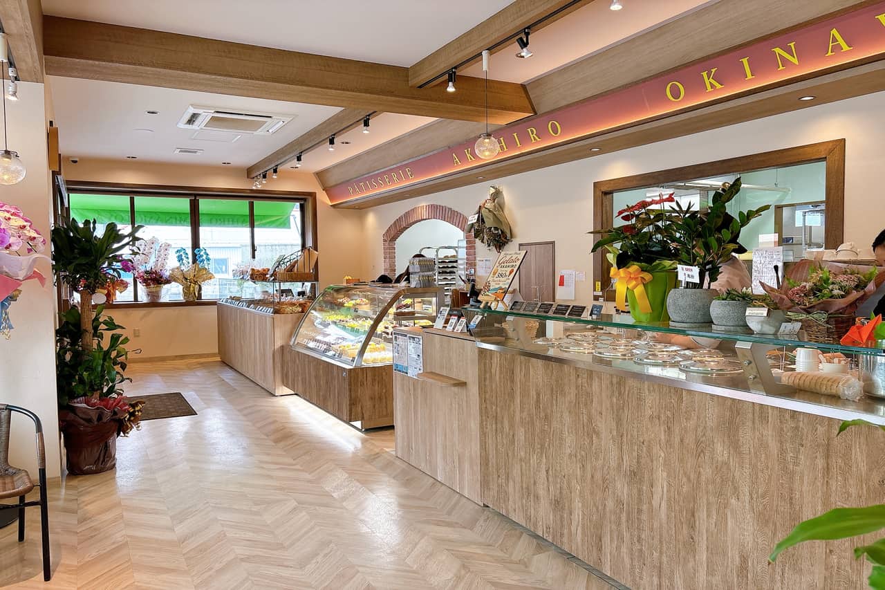 創業95年、受け継がれる甘い伝統・四代続く「パティスリーAKAHIRO（アカヒロ）佐敷店」が紡いだ、笑顔の輪（南城市）