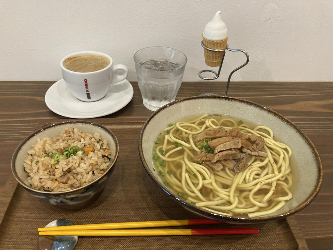 ソフトクリーム好きな店主による、本気のソフトクリームと祖父への想いを馳せた、渾身の八重山そば「BROTHERS（ブラザーズ）」（石垣島）