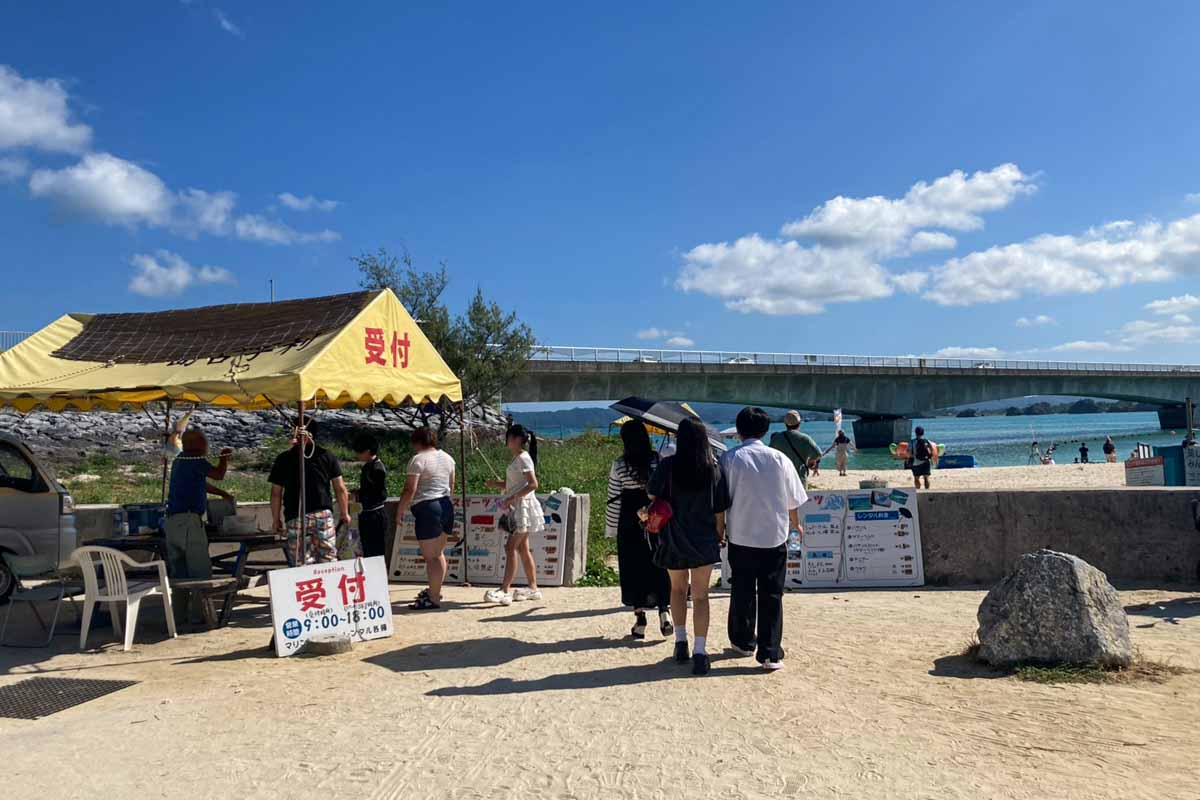 絶景の古宇利大橋を独り占め！「古宇利ビーチ」の透明度や施設情報を徹底ガイド（今帰仁村）