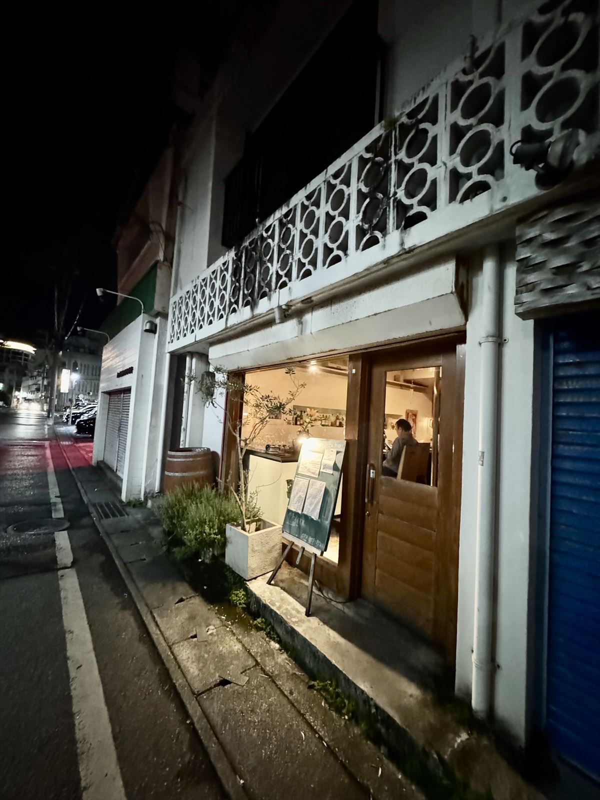 国際通り裏、リーズナブルな隠れた名店「パーラーアスナロ」でしっぽり飲む夜~キャンヒロユキの「とー、飲み歩きやってみよう」〜