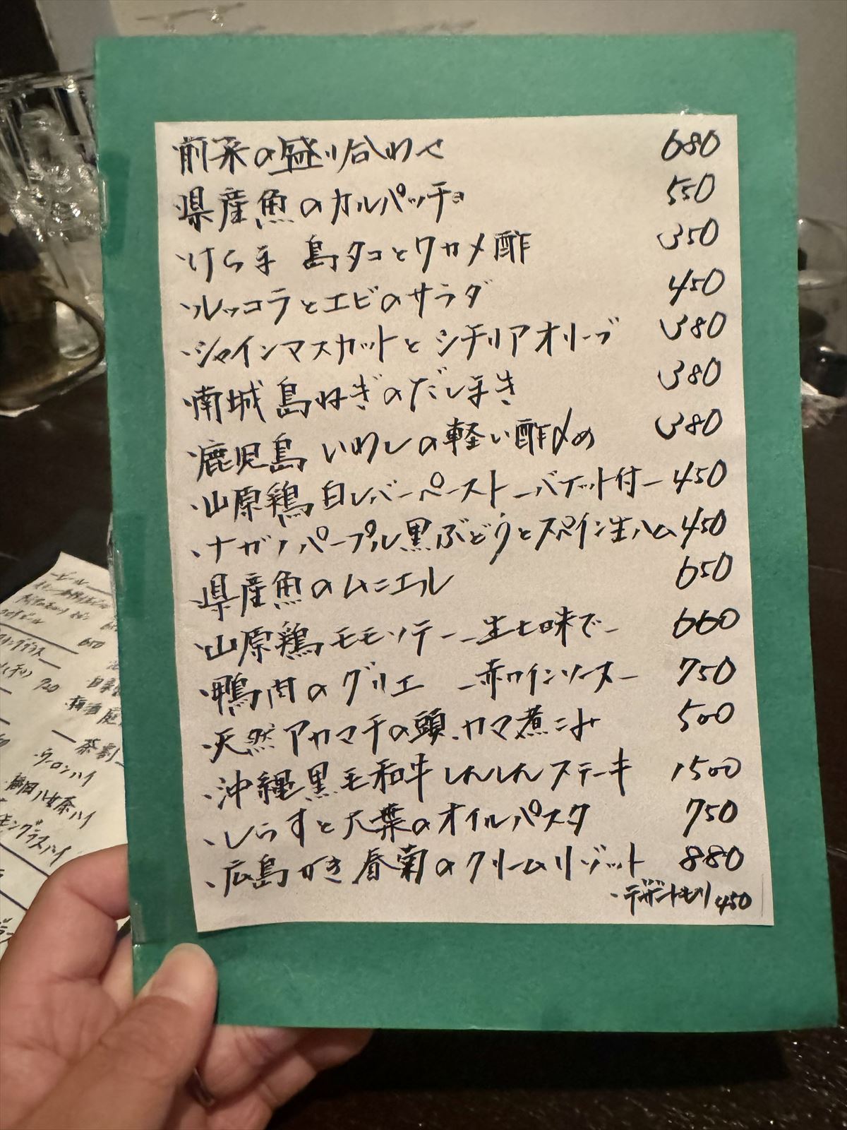 国際通り裏、リーズナブルな隠れた名店「パーラーアスナロ」でしっぽり飲む夜~キャンヒロユキの「とー、飲み歩きやってみよう」〜