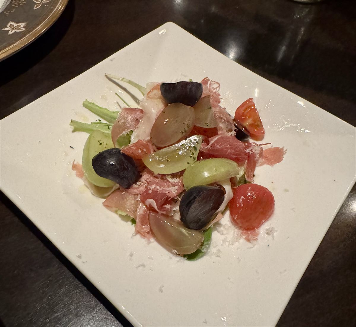 国際通り裏、リーズナブルな隠れた名店「パーラーアスナロ」でしっぽり飲む夜~キャンヒロユキの「とー、飲み歩きやってみよう」〜