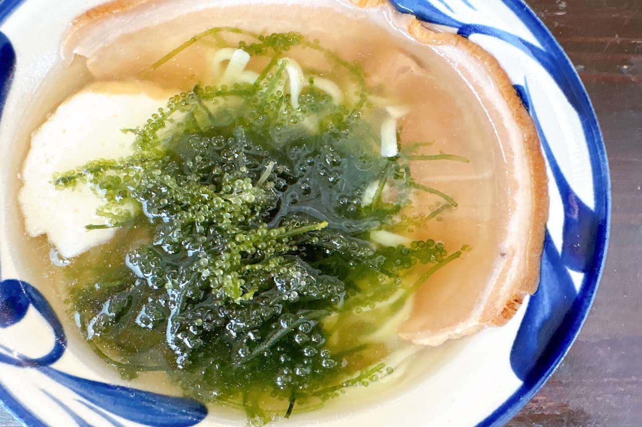 モチぷち食感がたまらない。ヤバ旨！「海ぶどう沖縄そば店ぷちぷち」の海ん道スペシャルそば（糸満市）
