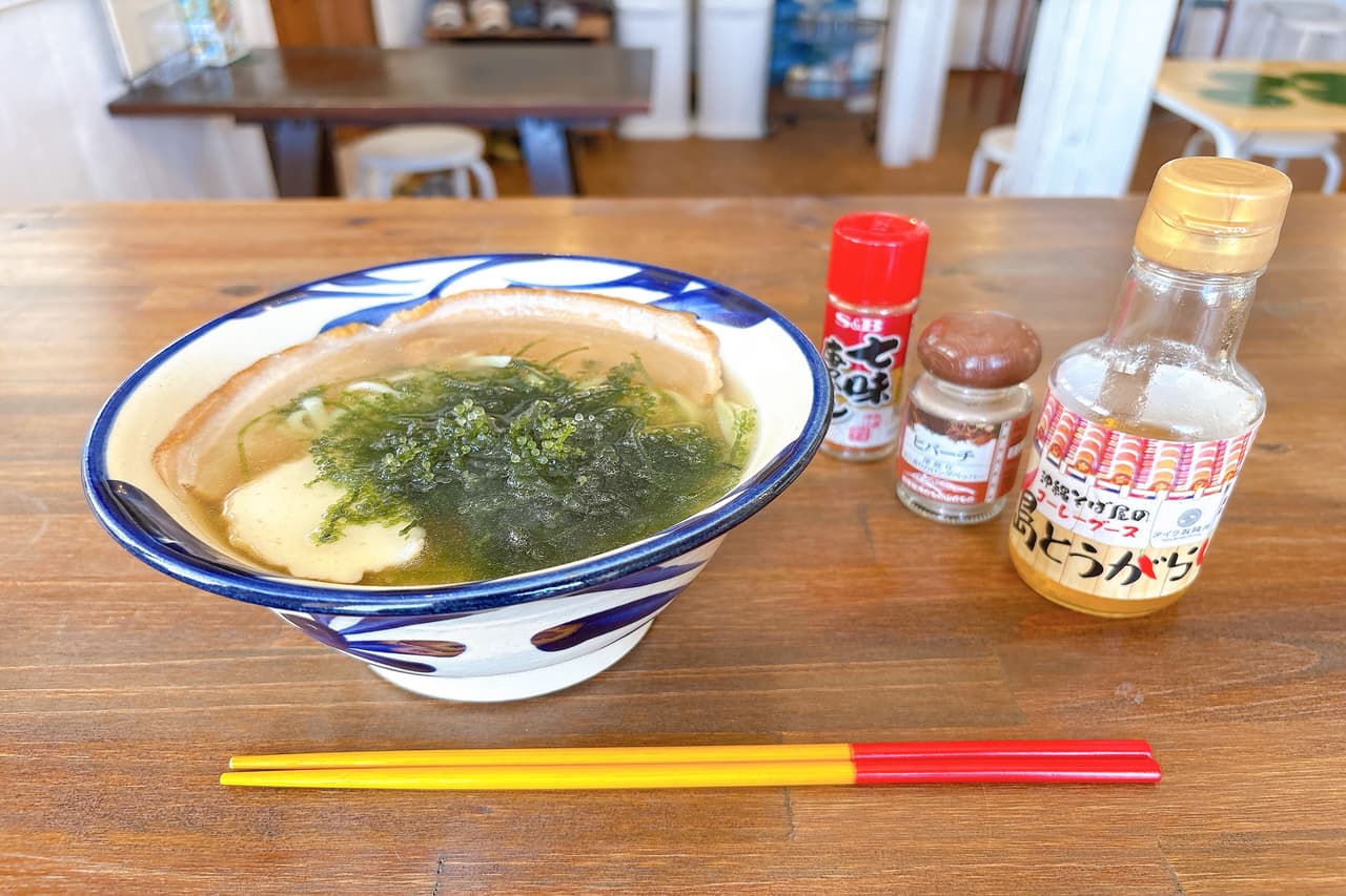 モチぷち食感がたまらない。ヤバ旨！「海ぶどう沖縄そば店ぷちぷち」の海ん道スペシャルそば（糸満市）