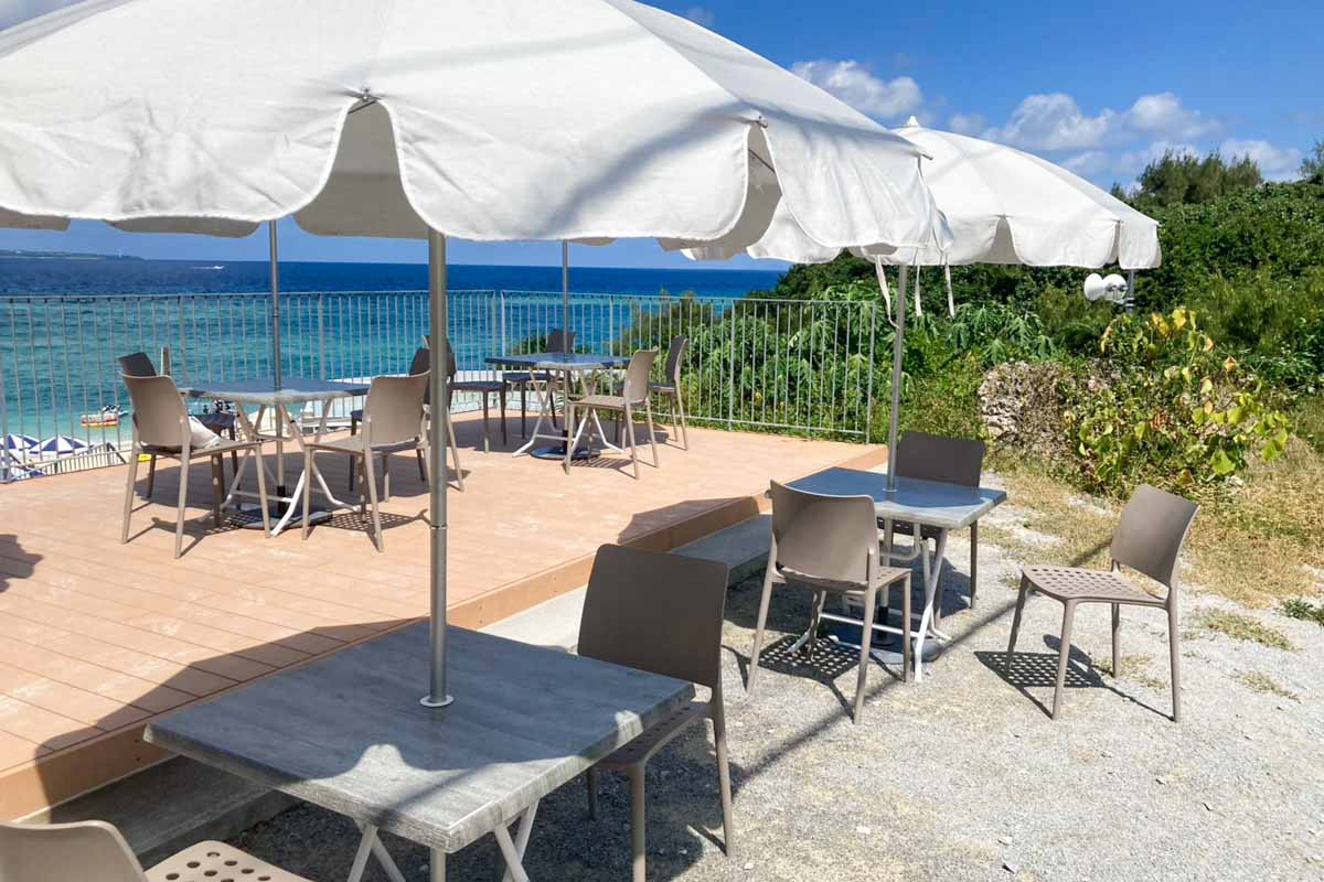 本島屈指の透明度！離島の美しさを持つ天然ビーチ「瀬底ビーチ」（本部町）