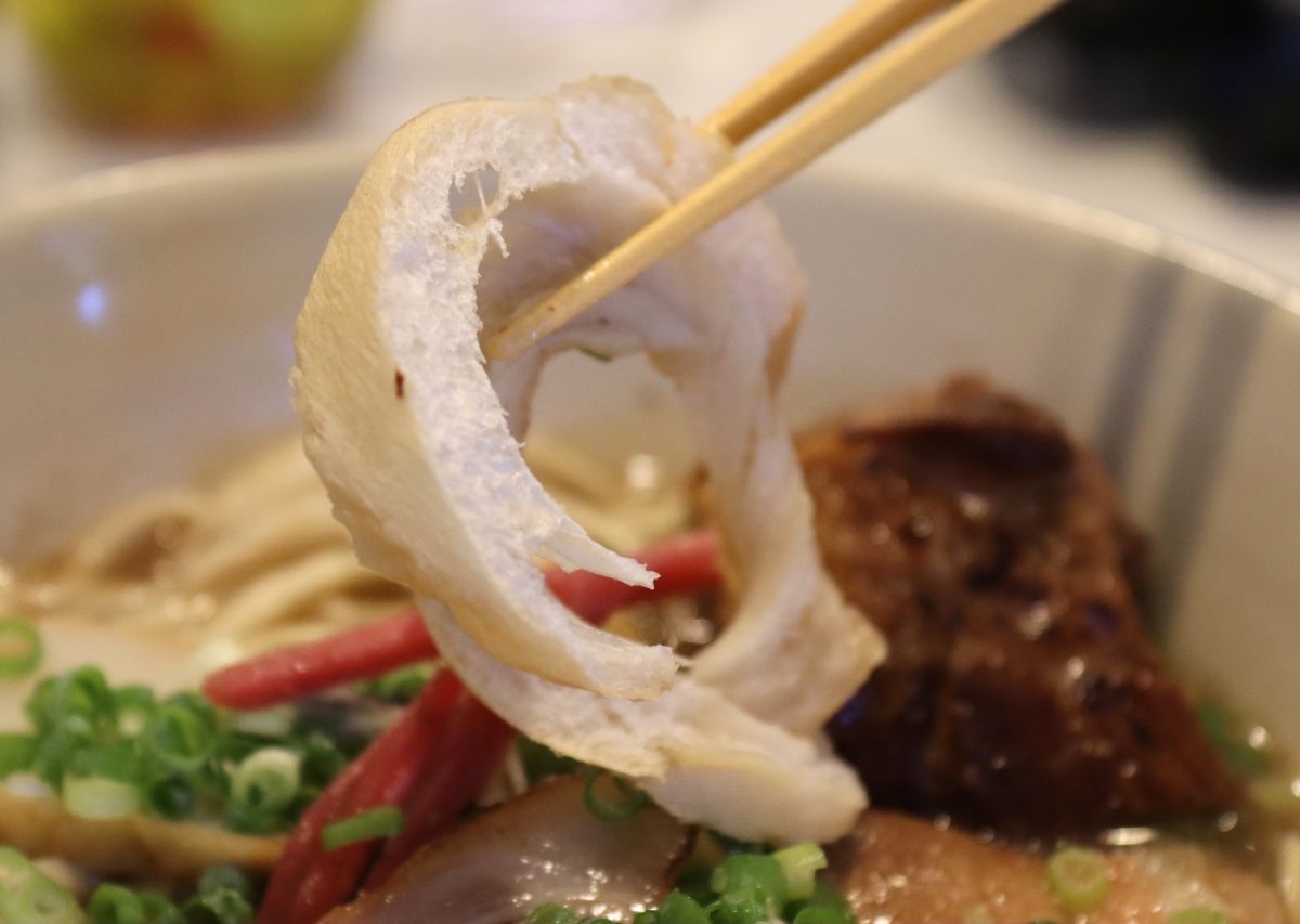 沖縄そばはあっさり派?こってり派?迷ったら「SOBA DAY(ソバデイ)」の”こっさり”!(那覇市)