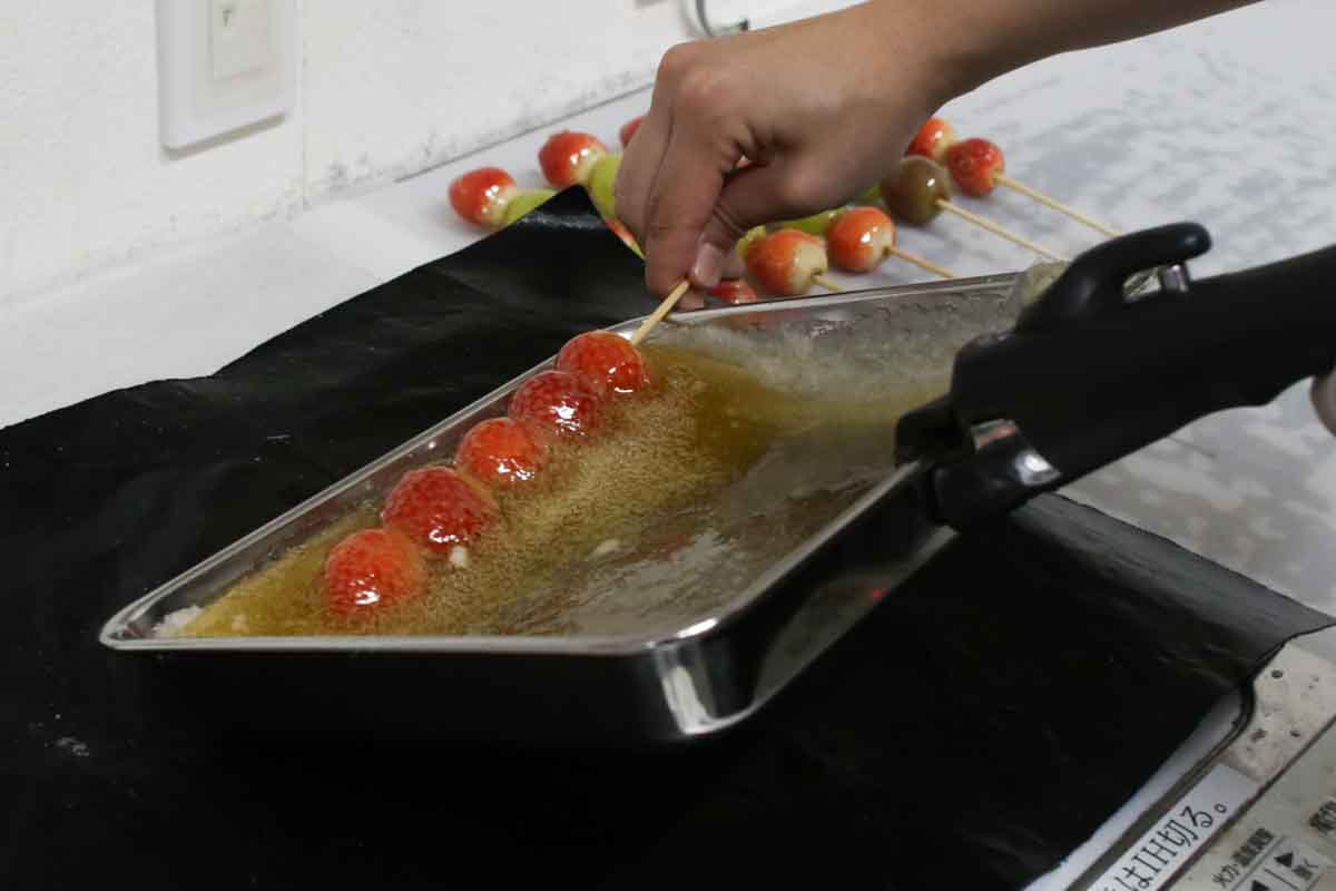 乙女心くすぐる味わいと宝石のような輝き！いちご飴・フルール飴を気軽に楽しめる「Strawberry Fetish（ストロベリーフェチ）」（那覇市）