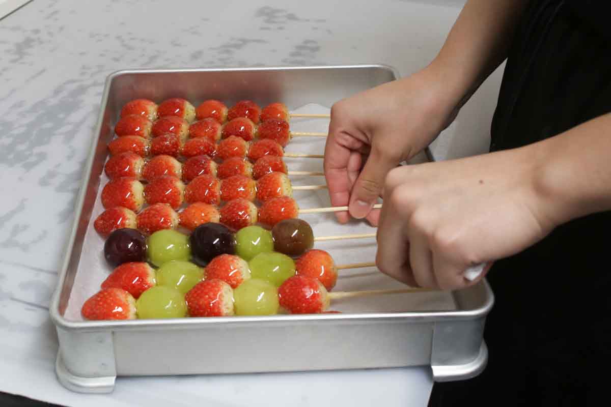 乙女心くすぐる味わいと宝石のような輝き！いちご飴・フルール飴を気軽に楽しめる「Strawberry Fetish（ストロベリーフェチ）」（那覇市）