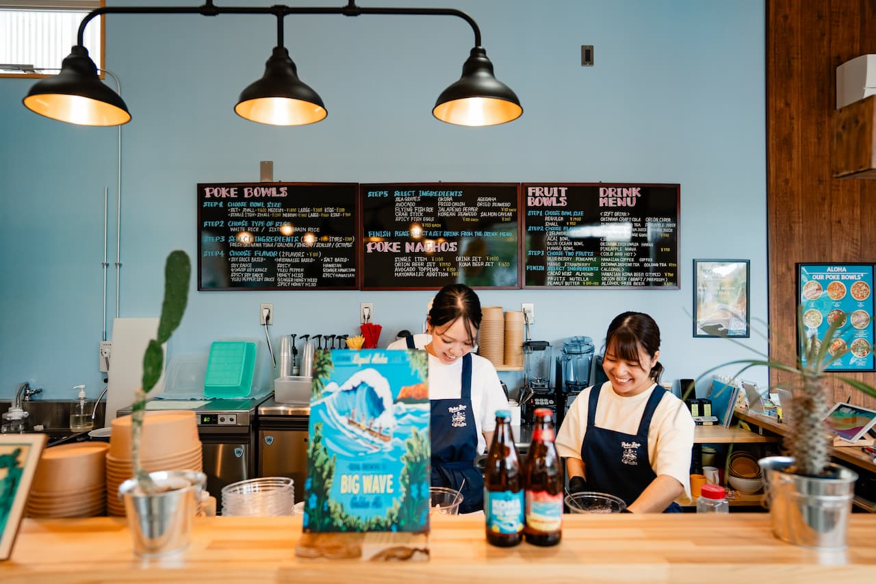 新鮮な沖縄の恵みを味わう、ハワイ生まれのポケボウル専門店「Poke Boo（ポケブー）名護店」