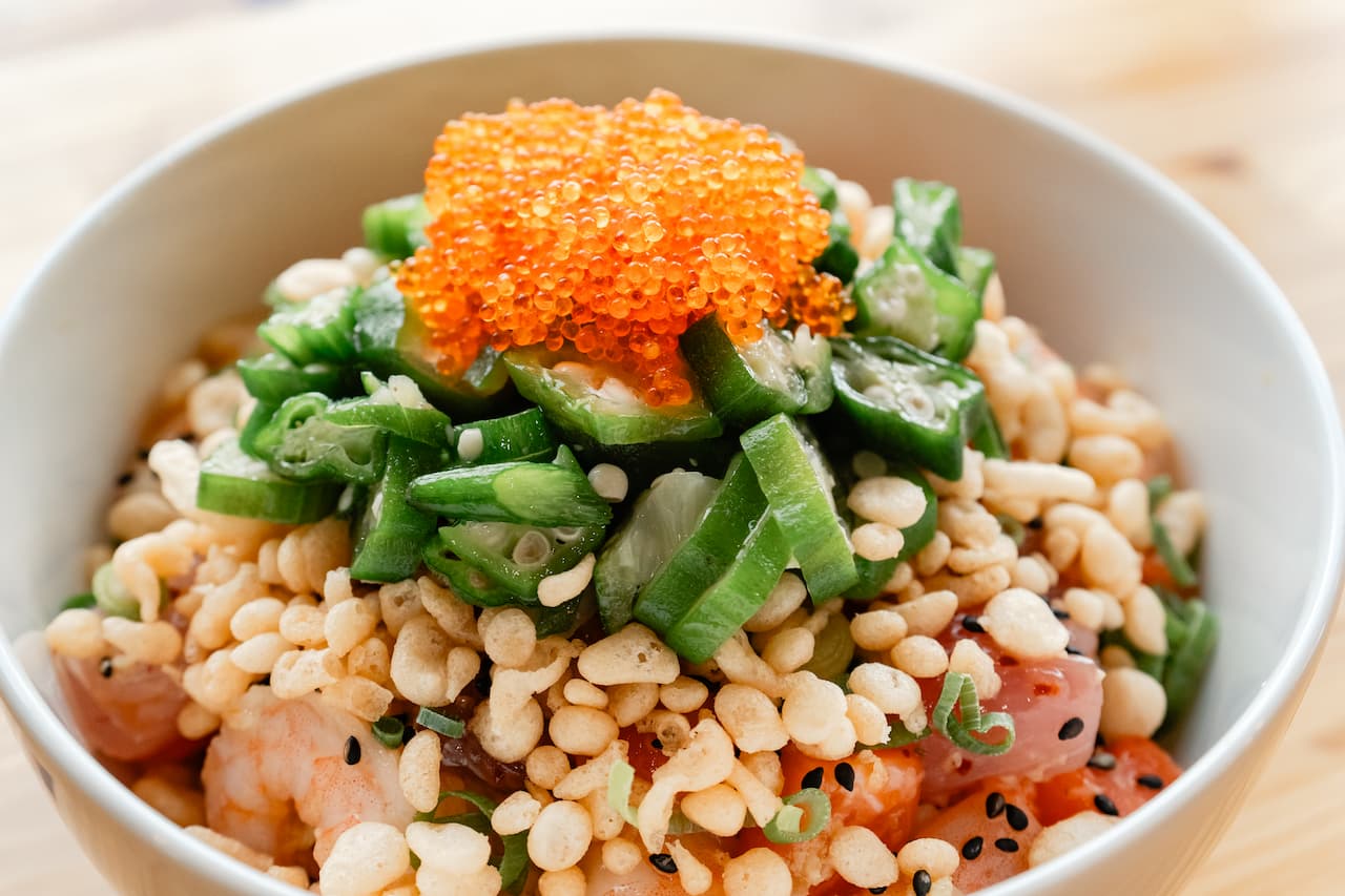 新鮮な沖縄の恵みを味わう、ハワイ生まれのポケボウル専門店「Poke Boo（ポケブー）名護店」