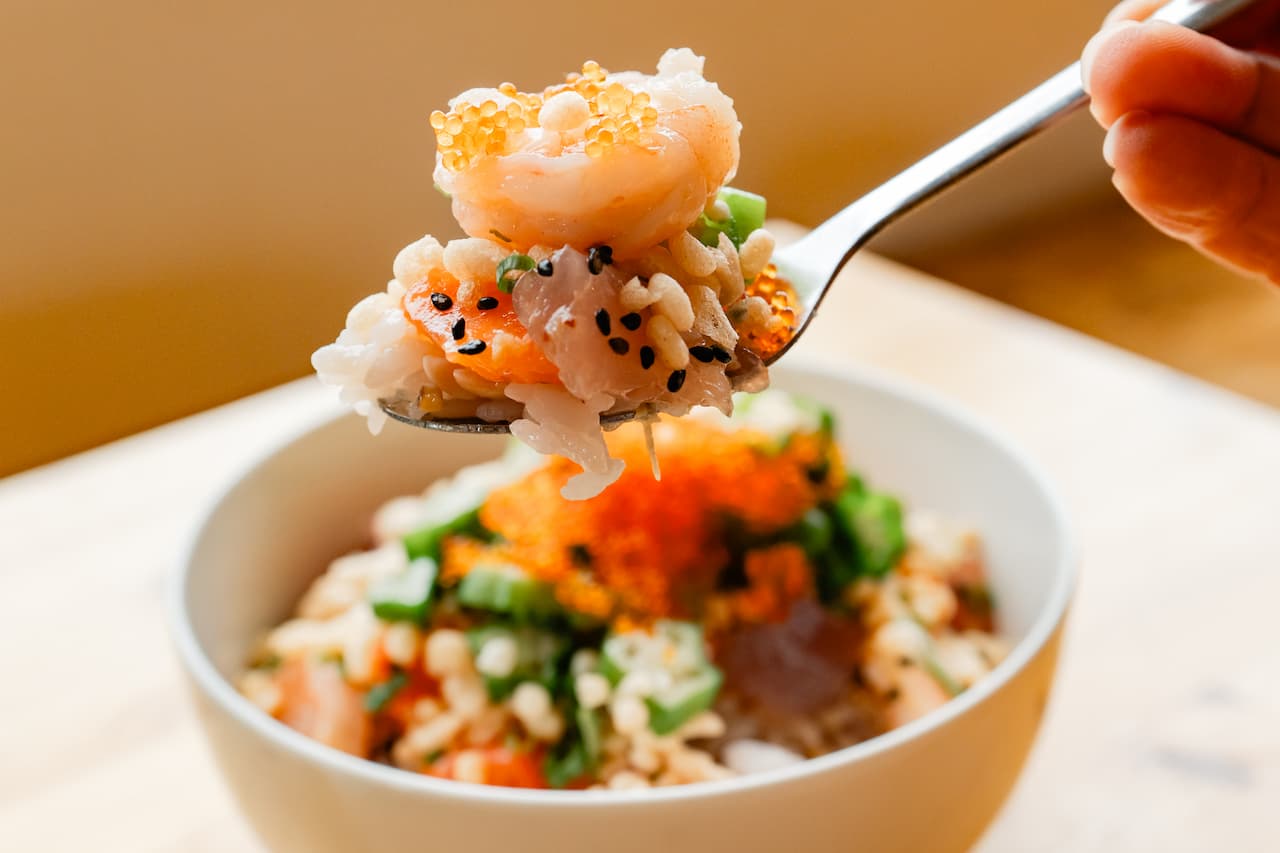 新鮮な沖縄の恵みを味わう、ハワイ生まれのポケボウル専門店「Poke Boo（ポケブー）名護店」