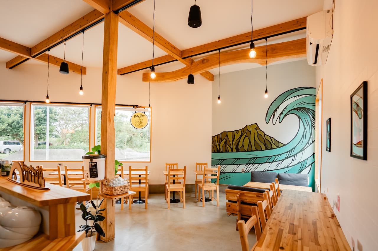 新鮮な沖縄の恵みを味わう、ハワイ生まれのポケボウル専門店「Poke Boo（ポケブー）名護店」