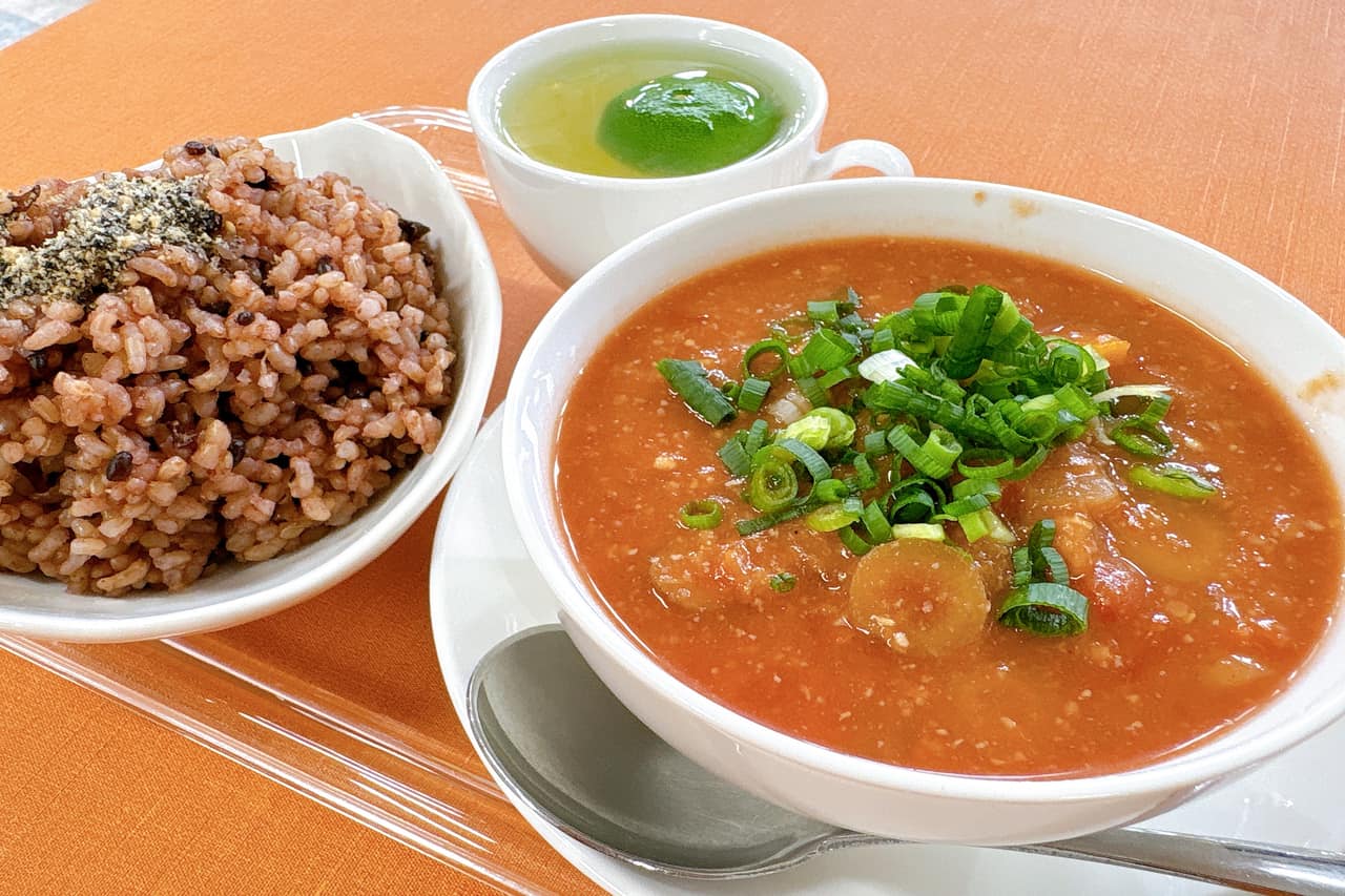 体の芯からぽっかぽか♪料理人歴50年以上のシェフが辿り着いた、ヌチグスイスープと酵素玄米のお店「シェフ＆ベジタ」（糸満市）