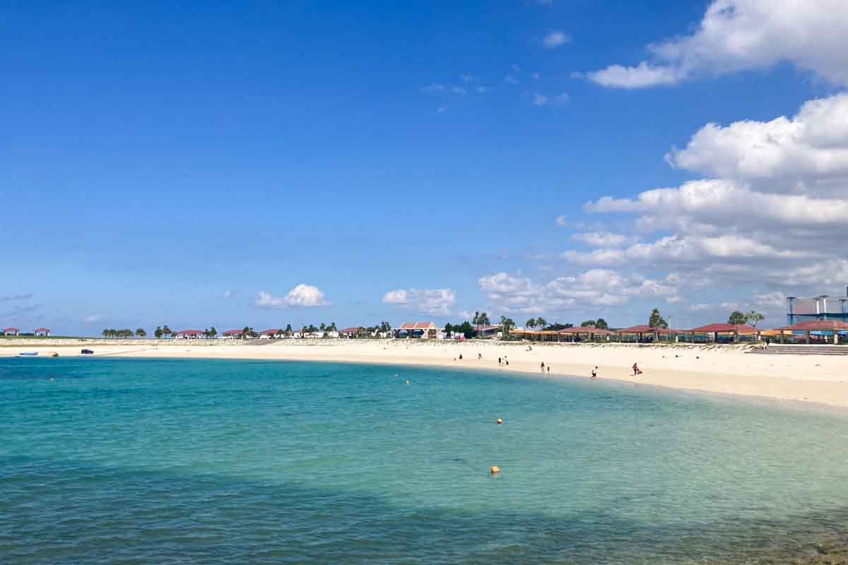 太陽が映える絶景スポット！豊崎海浜公園「美らSUNビーチ」の開放感と多機能性（豊見城市）