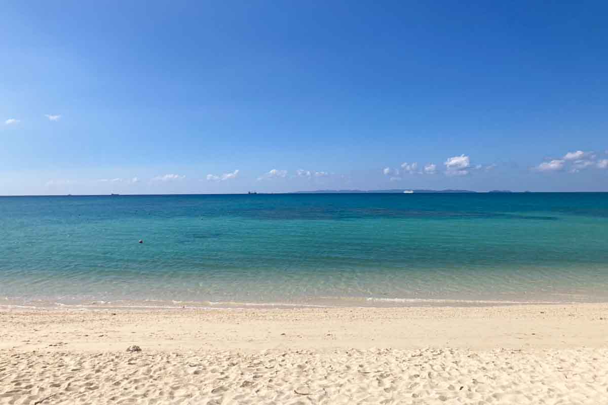 太陽が映える絶景スポット！豊崎海浜公園「美らSUNビーチ」の開放感と多機能性（豊見城市）