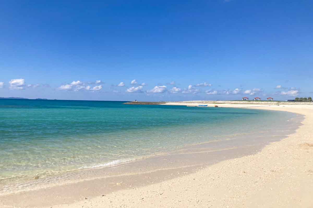 太陽が映える絶景スポット！豊崎海浜公園「美らSUNビーチ」の開放感と多機能性（豊見城市）