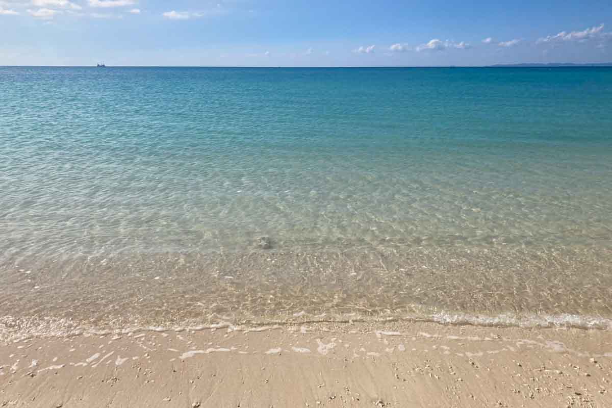 太陽が映える絶景スポット！豊崎海浜公園「美らSUNビーチ」の開放感と多機能性（豊見城市）