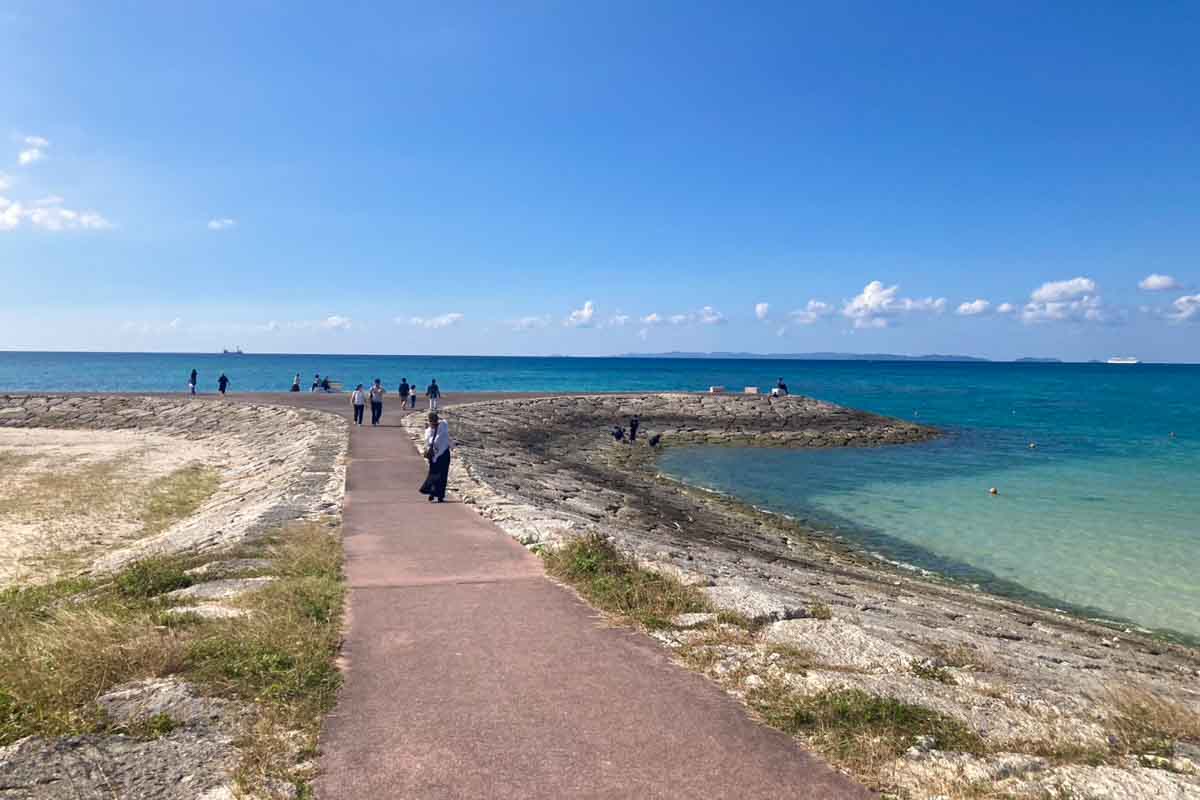 太陽が映える絶景スポット！豊崎海浜公園「美らSUNビーチ」の開放感と多機能性（豊見城市）