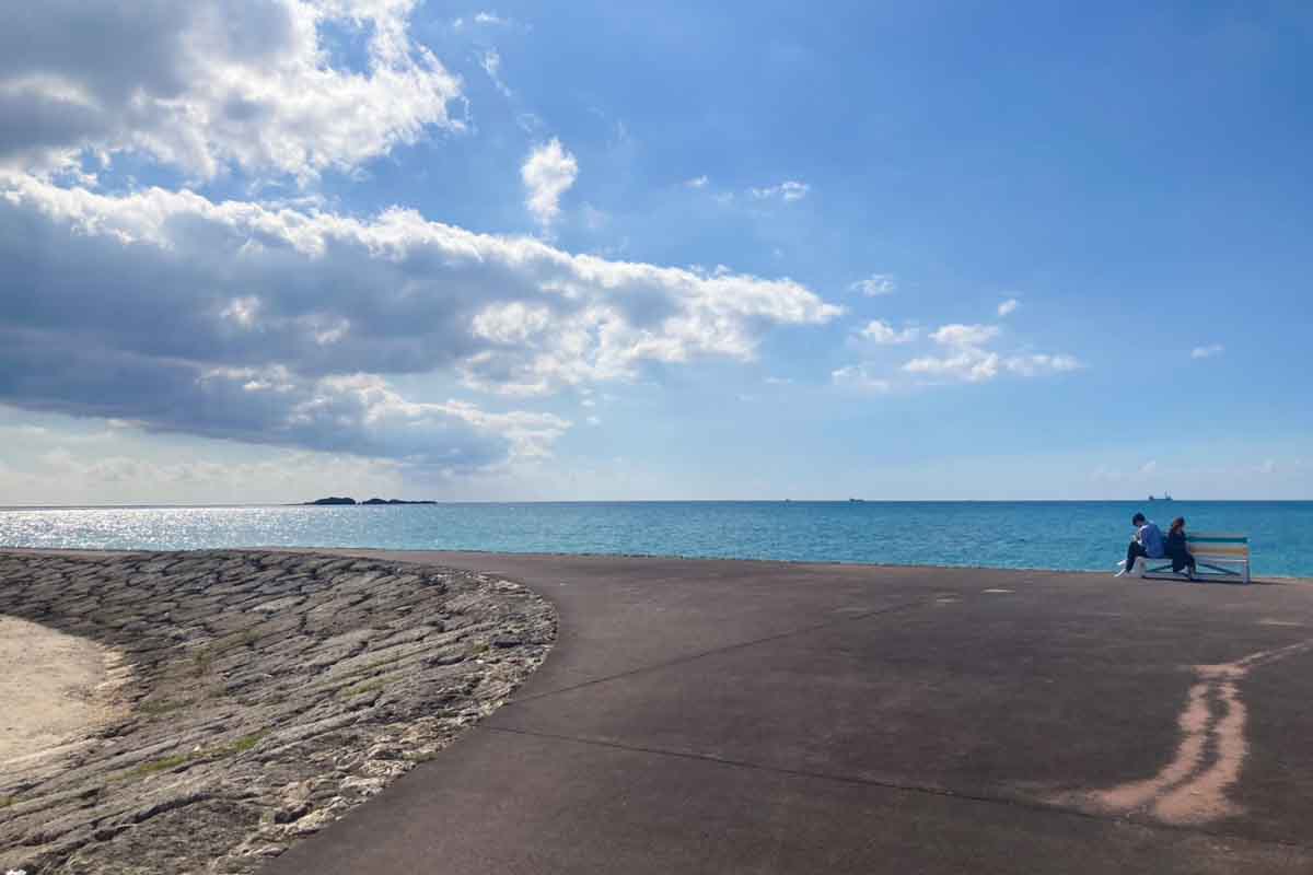 太陽が映える絶景スポット！豊崎海浜公園「美らSUNビーチ」の開放感と多機能性（豊見城市）