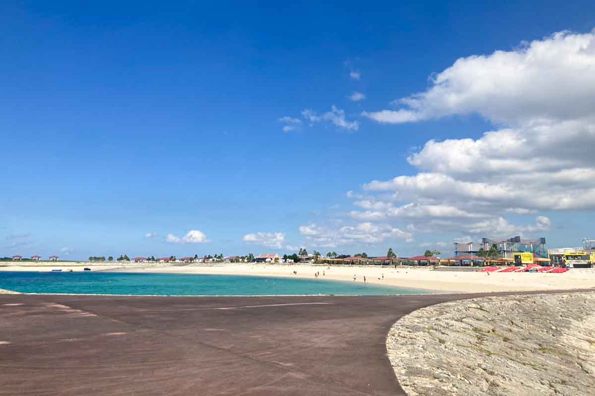 太陽が映える絶景スポット！豊崎海浜公園「美らSUNビーチ」の開放感と多機能性（豊見城市）