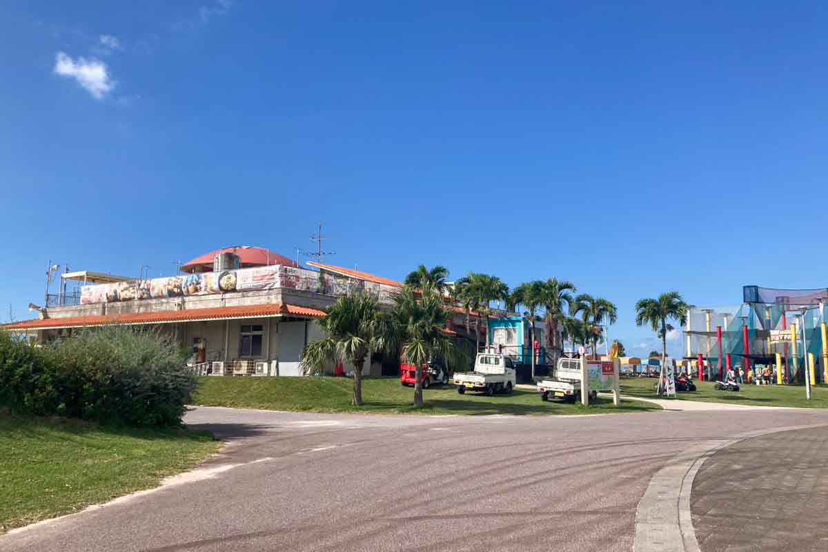 太陽が映える絶景スポット！豊崎海浜公園「美らSUNビーチ」の開放感と多機能性（豊見城市）