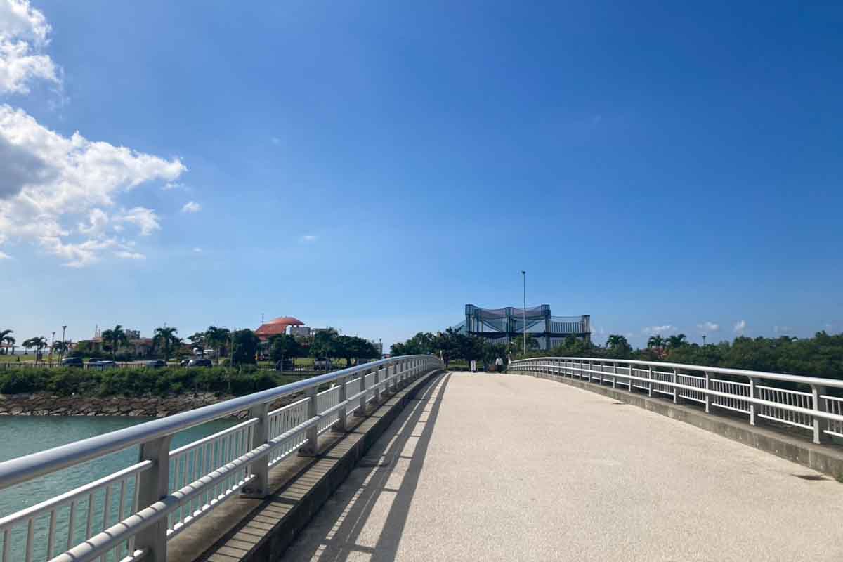 太陽が映える絶景スポット！豊崎海浜公園「美らSUNビーチ」の開放感と多機能性（豊見城市）