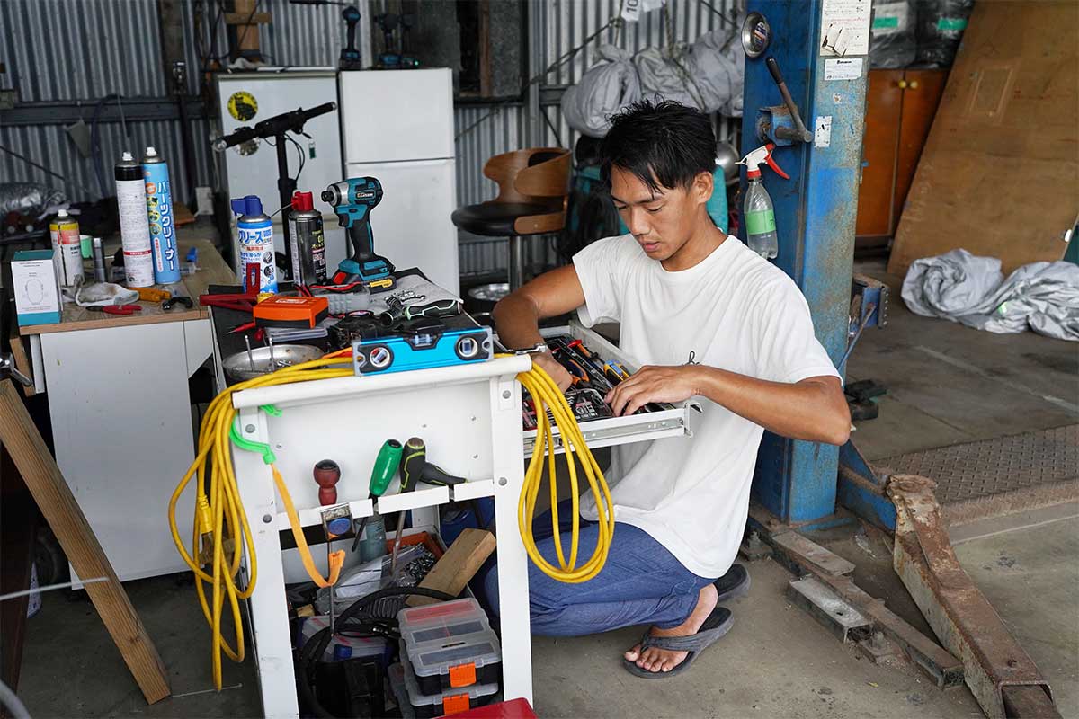 西表島で「工業を民藝化」する移住者・松本亮さんの挑戦『教えて島暮らし　〜沖縄移住者の声〜』