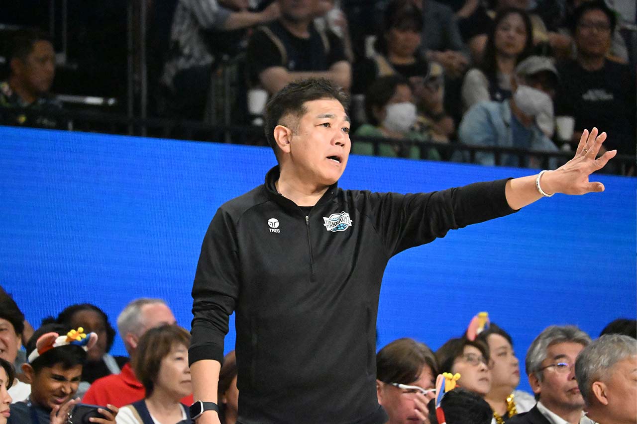 「キングスとファイナルで戦えたら」最高峰の舞台に戻ってきた伊佐勉HC…“B1の変化”への適応と新天地・京都でのやりがい