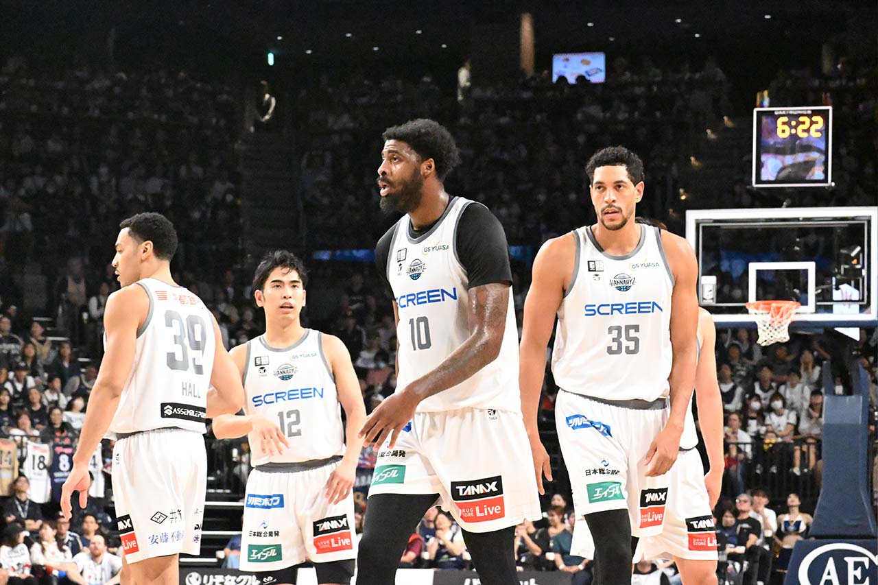 「キングスとファイナルで戦えたら」最高峰の舞台に戻ってきた伊佐勉HC…“B1の変化”への適応と新天地・京都でのやりがい