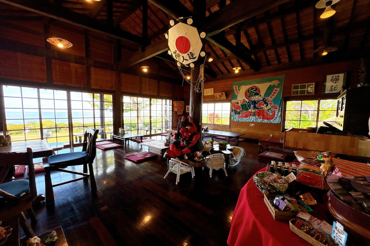 沖縄の絶景ピザスポット「ピザ喫茶 花人逢（かじんほう）」で過ごす至福の時間（本部町）