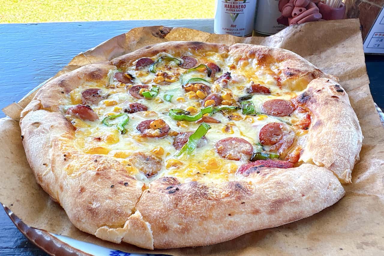 沖縄の絶景ピザスポット「ピザ喫茶 花人逢（かじんほう）」で過ごす至福の時間（本部町）