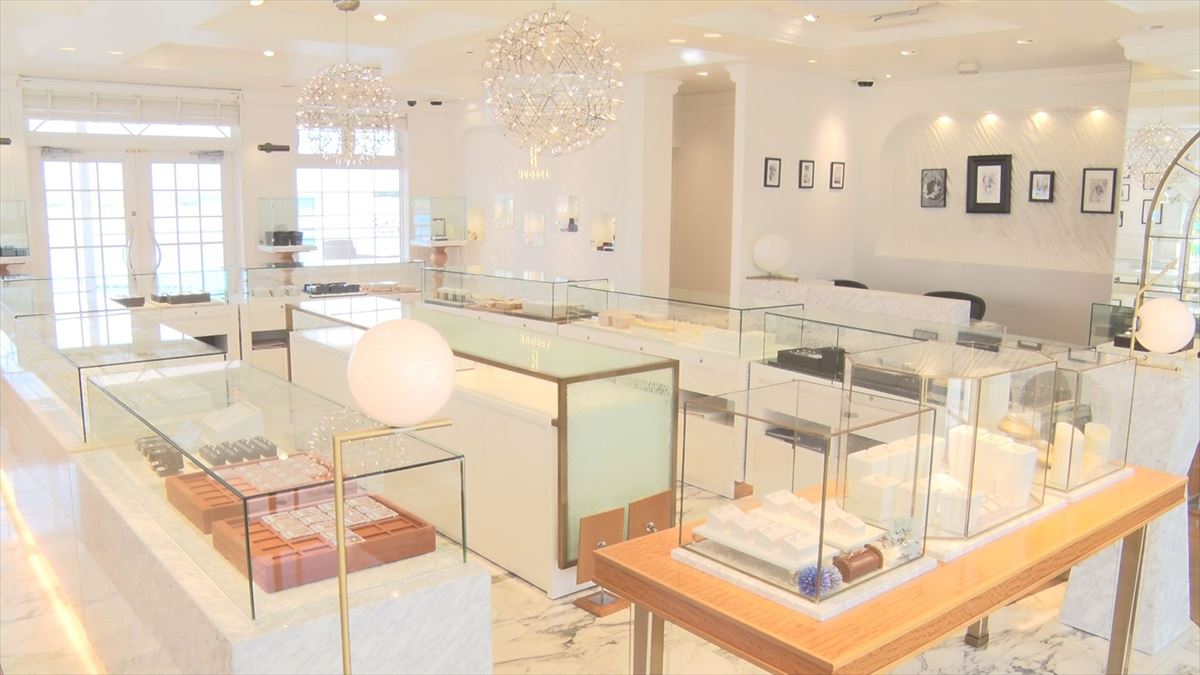 青い海を望む特別な場所で一生の宝物を～北谷町「ムクベル」で出会うブライダルリング～