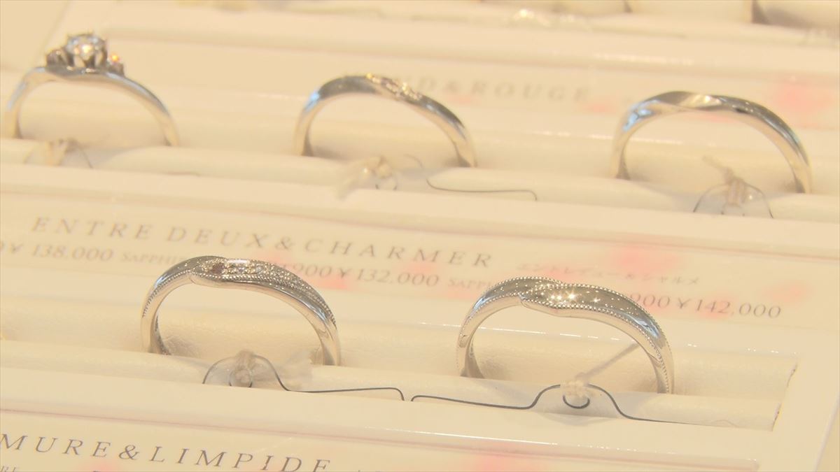 青い海を望む特別な場所で一生の宝物を～北谷町「ムクベル」で出会うブライダルリング～