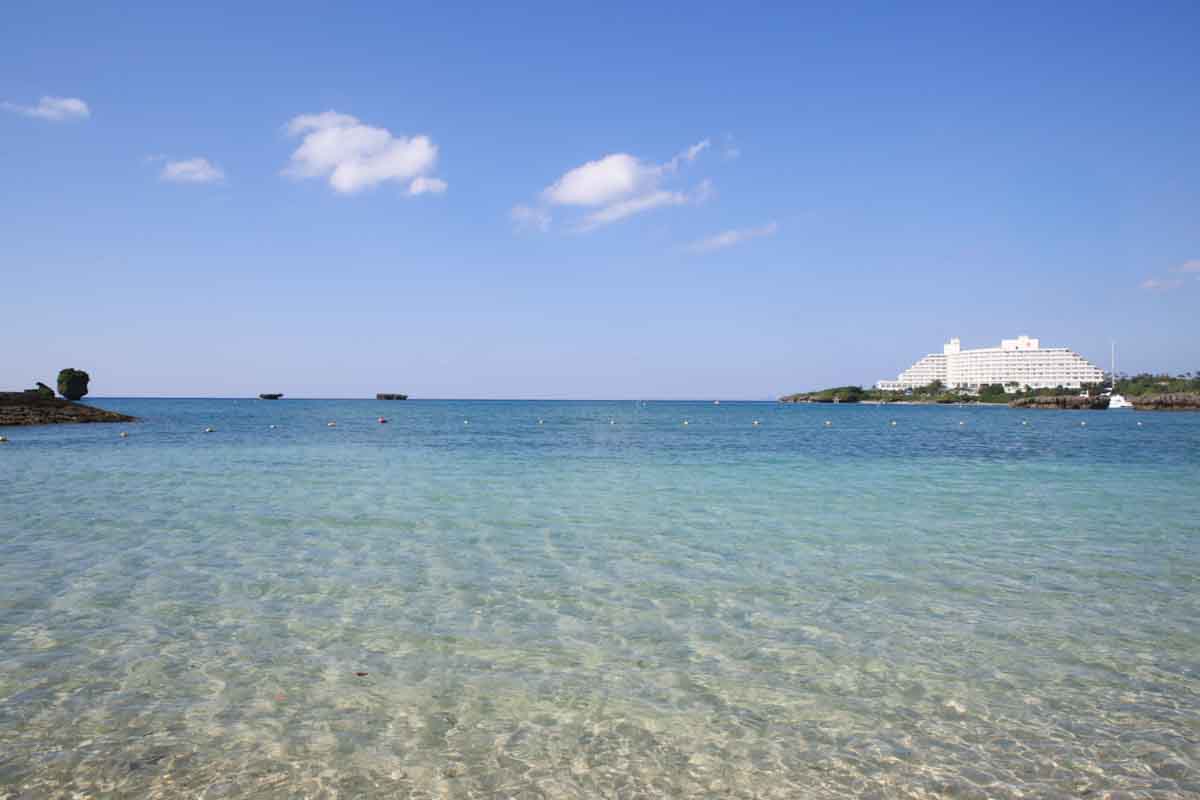 アクセス抜群！穏やかできれいな海でマリンスポーツとBBQが楽しめる恩納村海浜公園「ナビービーチ」（恩納村）