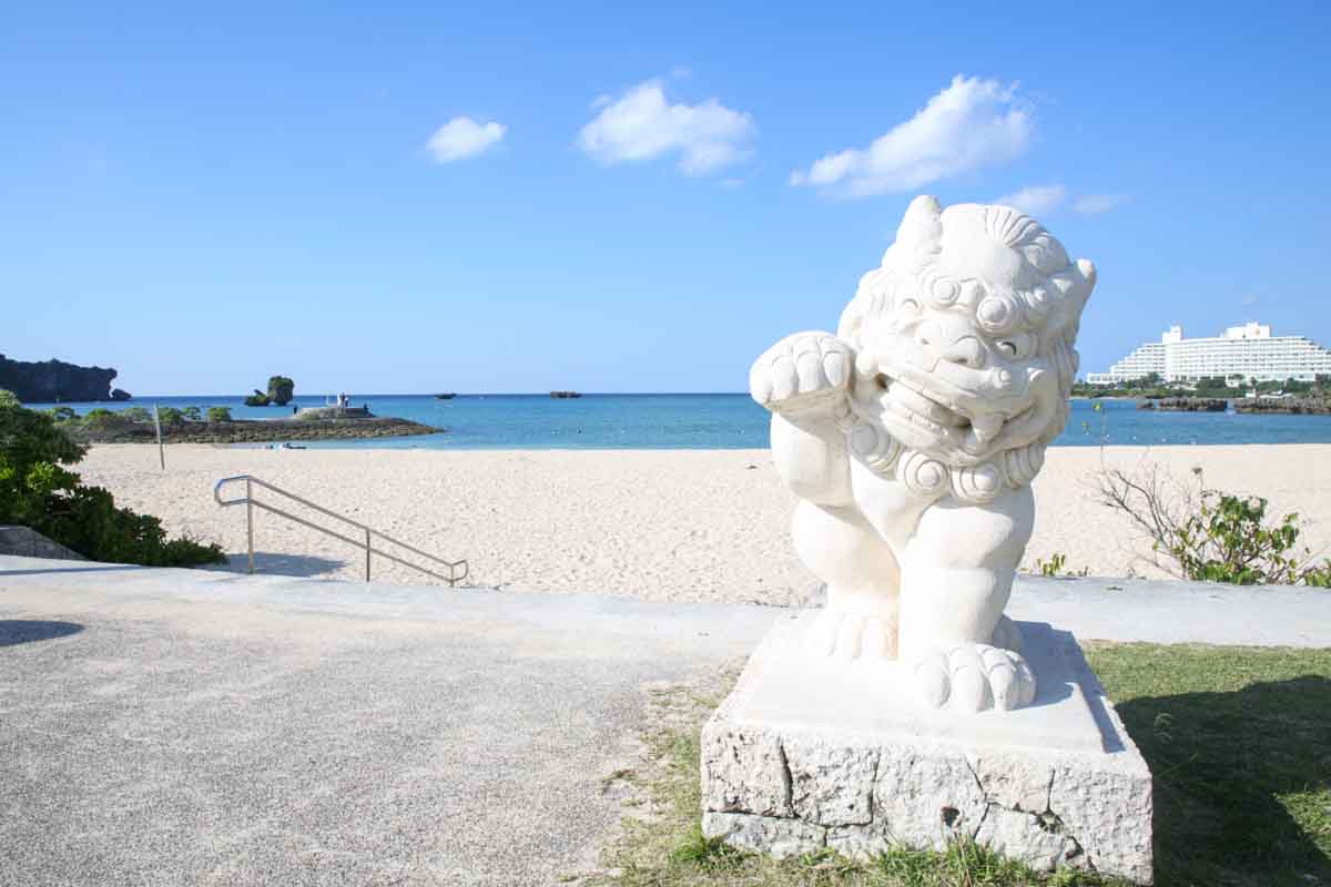 アクセス抜群！穏やかできれいな海でマリンスポーツとBBQが楽しめる恩納村海浜公園「ナビービーチ」（恩納村）